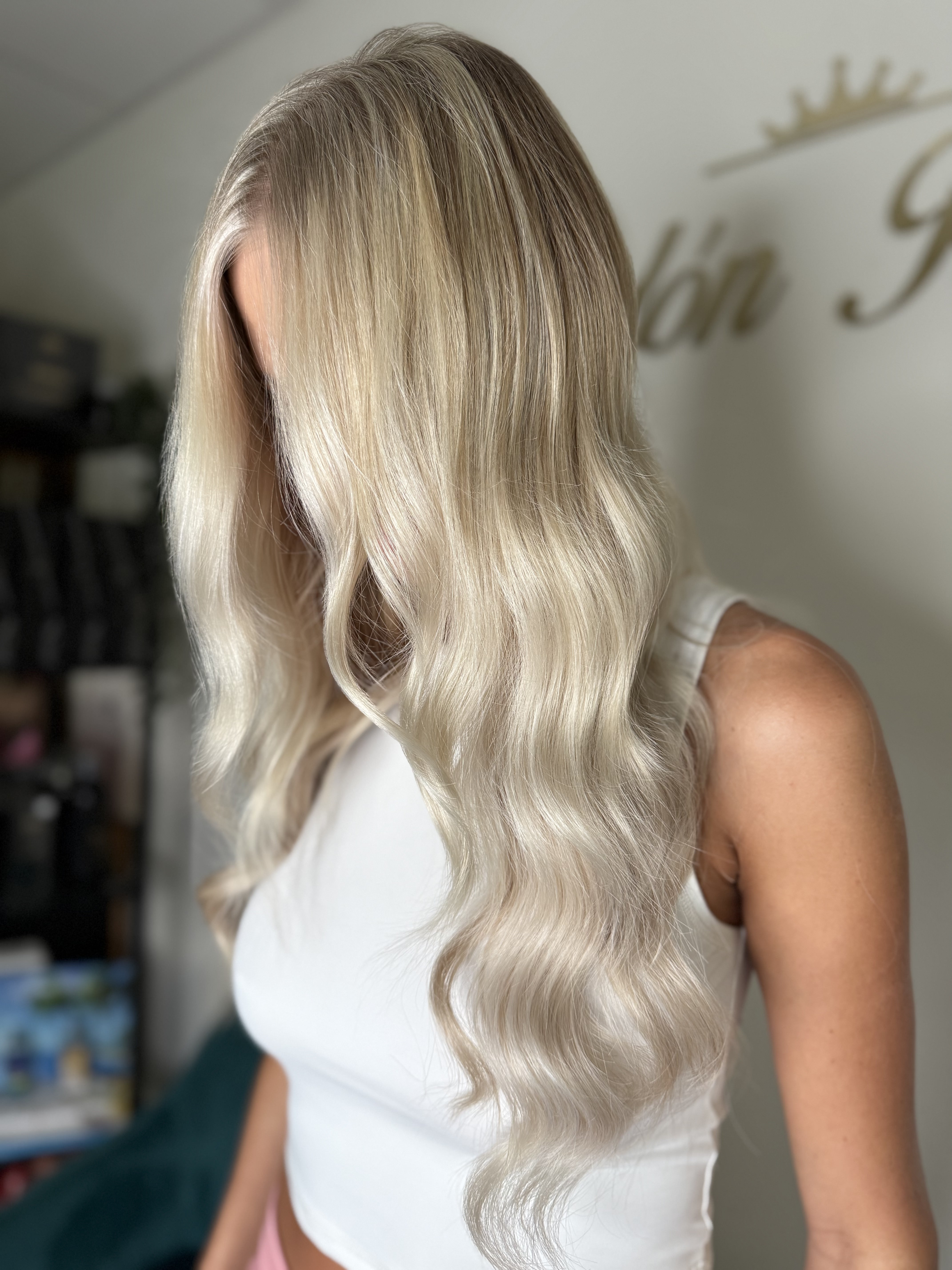 Platinové blond vlasy